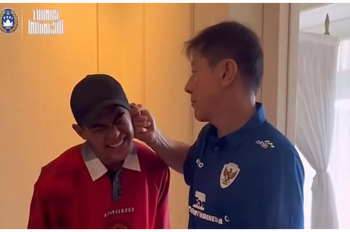 Pratama Arhan  Dijewer Shin Tae-yong (PSSI)