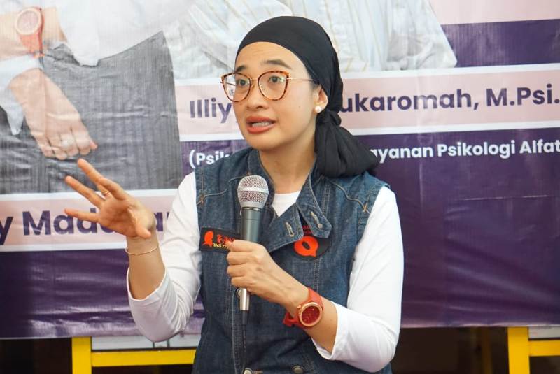 Okky Madasari.