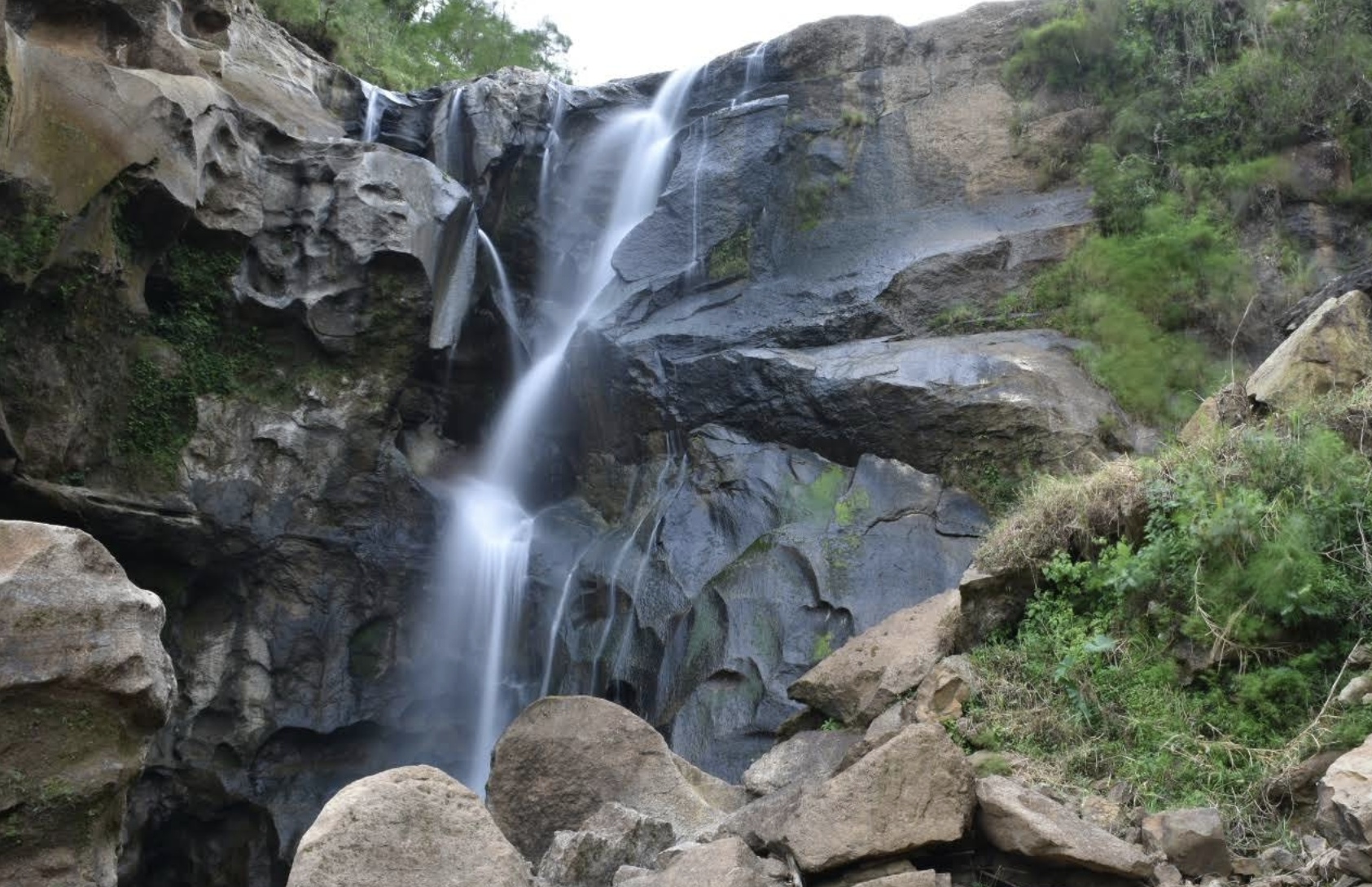 Potret keindahan Air Terjun Sunggah, salah satu destinasi wisata estetik di Ponorogo (Foto gmaps : Isnan Wijarno)