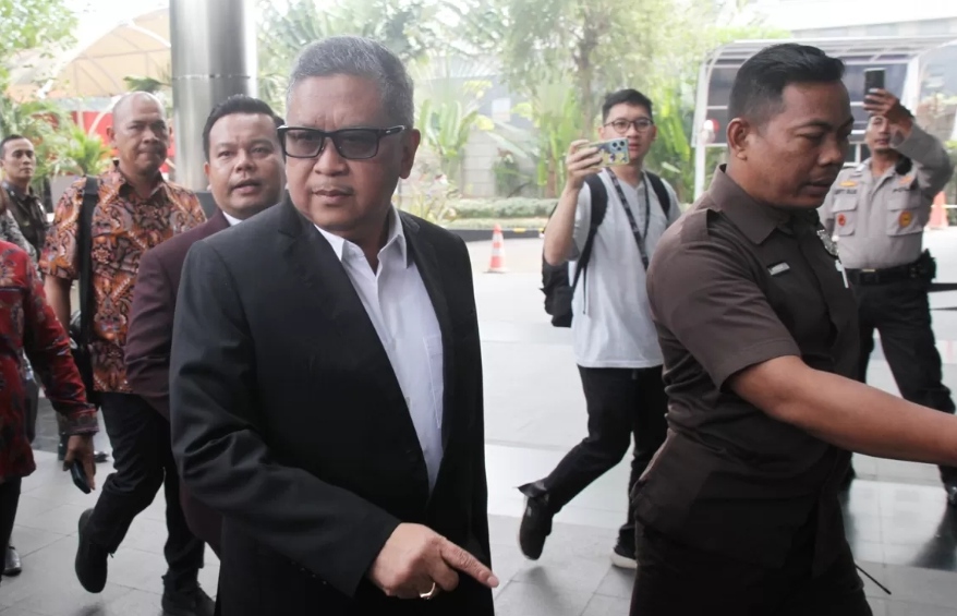 KPK resmi menetapkan Hasto Kristiyanto sebagai tersangka dalam kasus suap PAW DPR.