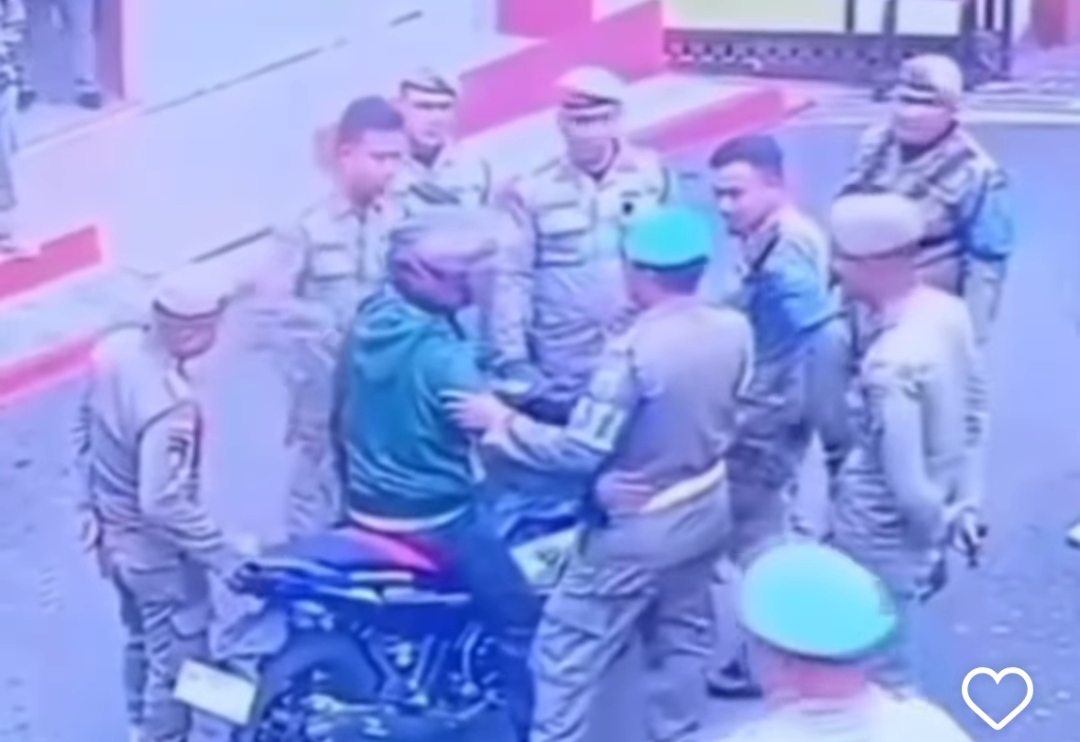 Rekaman CCTV viral memperlihatkan aksi Satpol PP Gorontalo diduga aniaya pemotor.