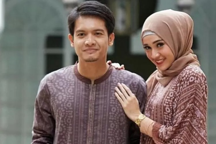 Setelah 15 tahun menikah, Dimas Seto dan Dhini Aminarti terus berikhtiar dan menikmati kebersamaan, meski belum dikaruniai anak.