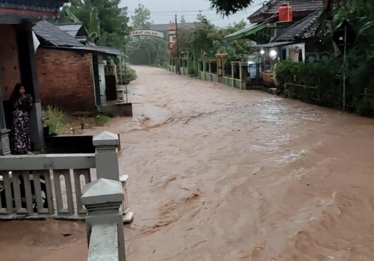 Banjir luapan di Pacitan.