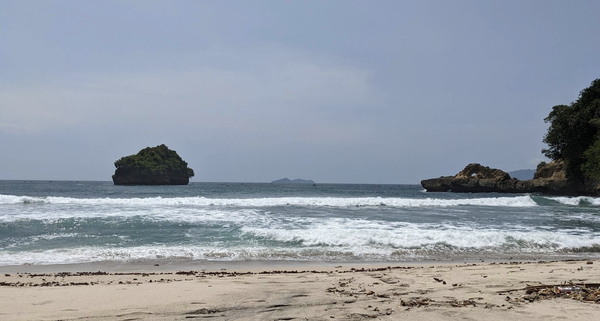 Pantai Sioro menawarkan pesona alam yang memukau.