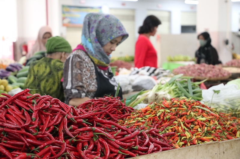 PEDAS: Harga cabai rawit di Pasar Legi merangkak naik jelang nataru, hingga kini tembus Rp 100 ribu per kilogram.&nbsp;