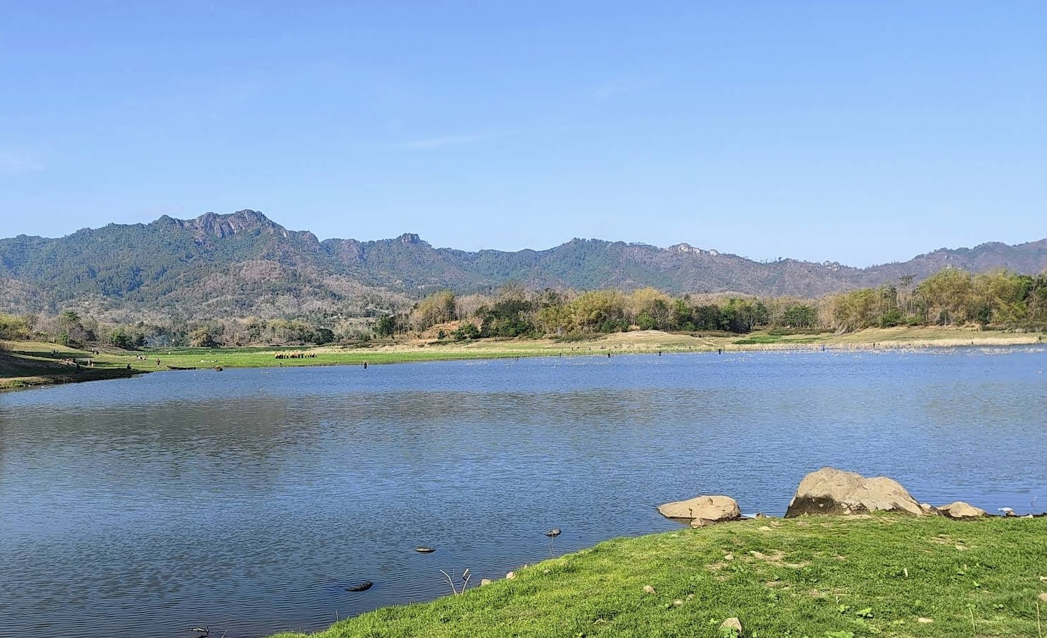 Keindahan pemandangan Waduk Krisak yang bikin decak kagum, wisata viral di Wonogiri.