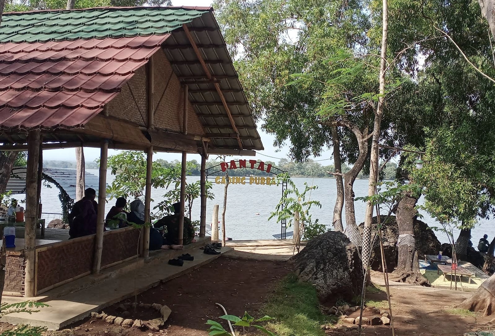 Pantai Gading Purba salah satu destinasi wisata Wonogiri yang wajib dikunjungi