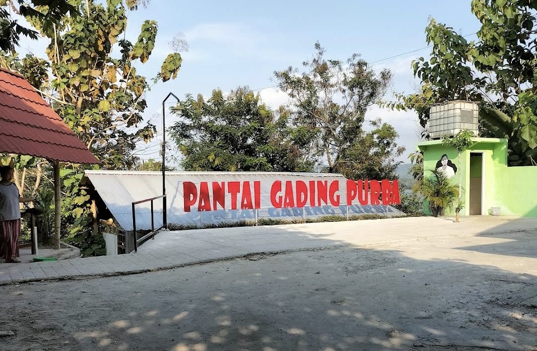 Pantai Gading Purba, Wonogiri, Jawa Tengah.