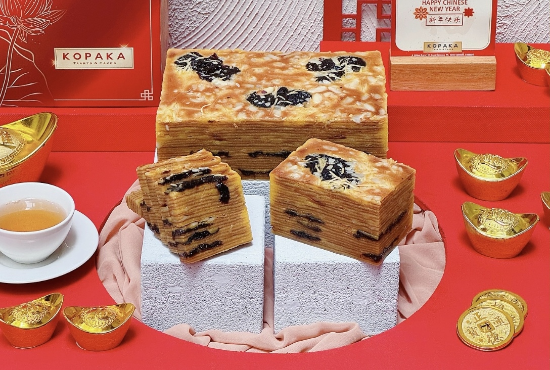 Setiap lapis pada kue ini mencerminkan harapan untuk rejeki yang berlipat ganda hingga tumpang tindih di tahun yang akan datang.