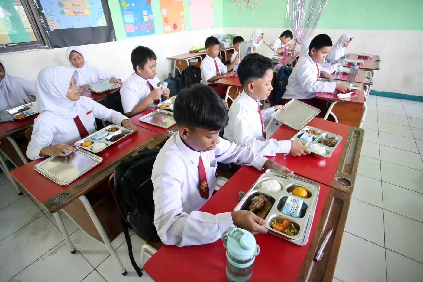 Susu tetap menjadi komponen penting dalam program Makan Bergizi Gratis, mendukung tumbuh kembang anak dengan nutrisi yang tak tergantikan.