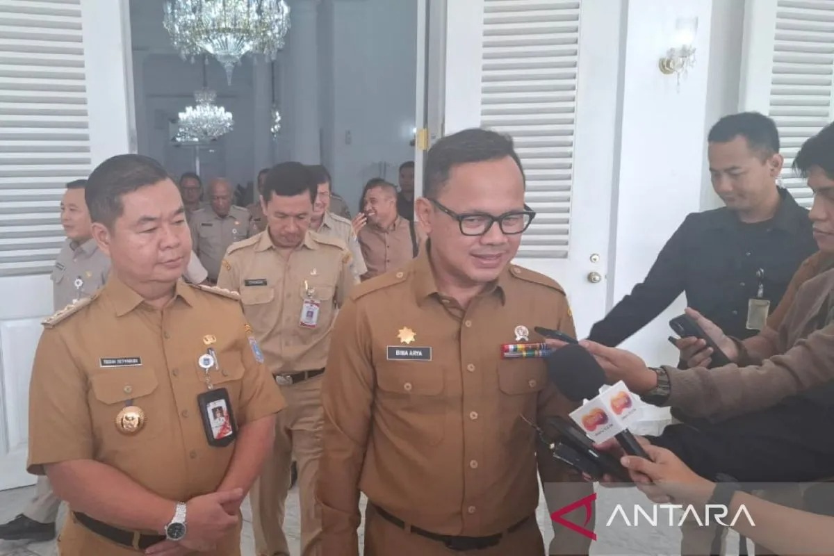 Wakil Menteri Dalam Negeri (Wamendagri) Bima Arya Sugiarto dan Penjabat Gubernur Provinsi DKI Jakarta Teguh Setyabudi saat dijumpai di Balai Kota Jakarta, Senin 20 Januari 2025.