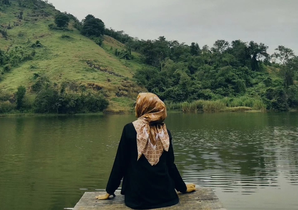 Telaga Claket menawarkan keindahan alam yang memukau dan suasana yang menenangkan.
