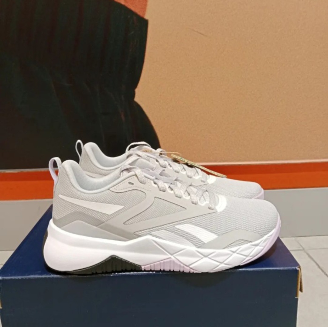 Sepatu Reebok