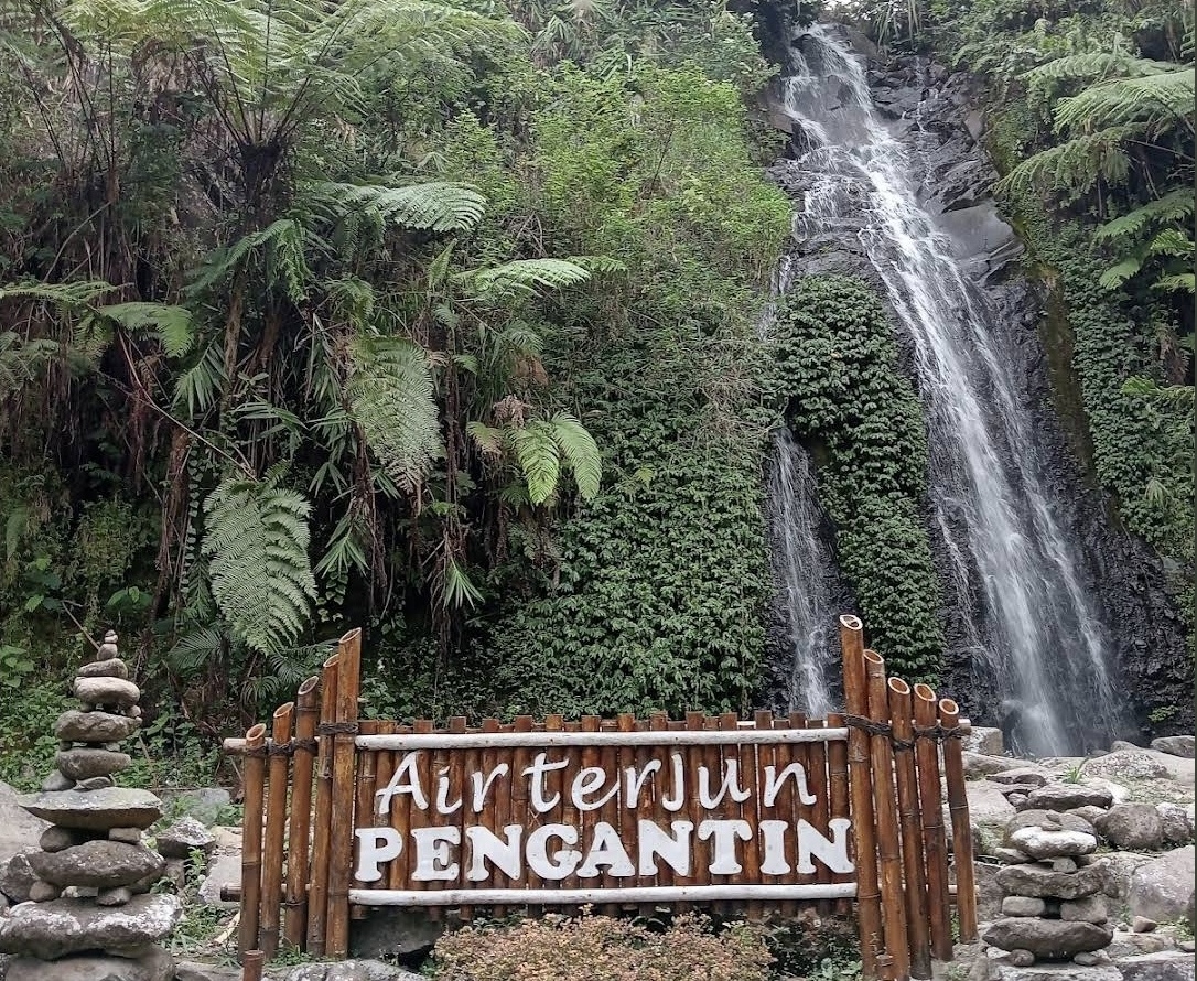 Air Terjun Pengantin menyimpan pesona alam yang memikat.