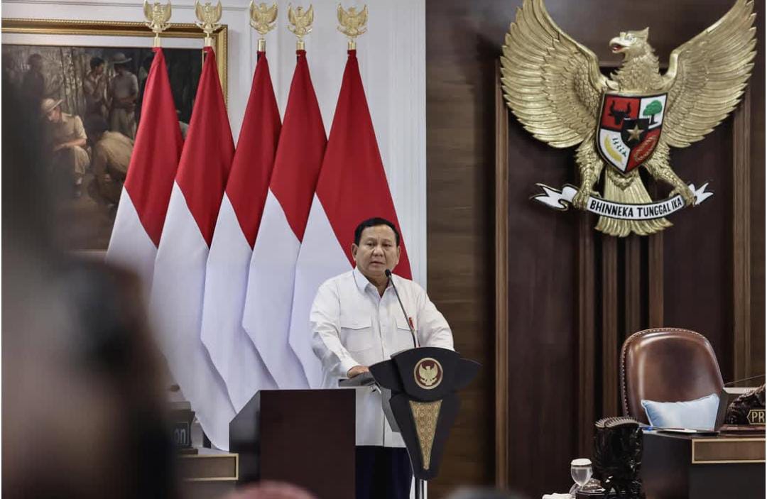 Presiden Prabowo terbitkan Inpres Efisiensi 2025: perjalanan dinas dipangkas 50%, belanja seremonial dibatasi.