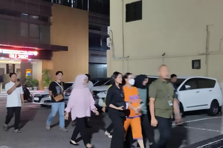 sa zega yang resmi di tahan di ruta perenouan di polda jatim akibat mecemarkan nama baik boss skincare MS. Glow.