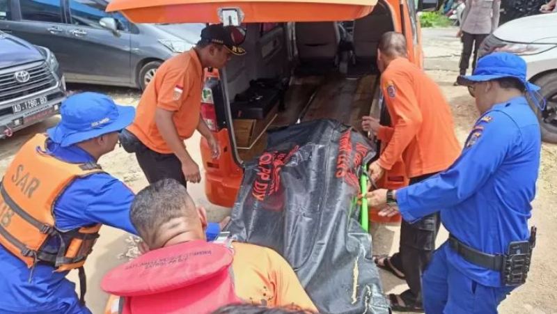 Korban siswa SMPN 7 Mojokerto terseret ombak Pantai Drini.