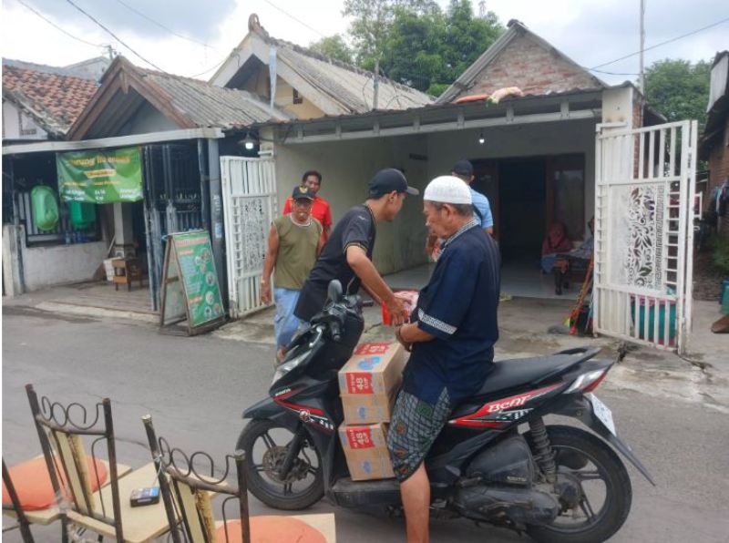Suasana rumah duka keluarga salah seorang siswa SMPN 7 Mojokerto yang jadi korban terseret ombak Pantai Drini.