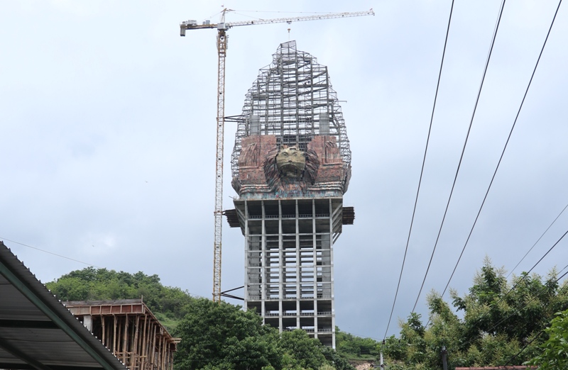 MEGAPROYEK: Progres pekerjaan main building Monumen Reog dan Museum Peradaban (MRMP) Ponorogo mencapai 92 persen, menyisakan pekerjaan pemasangan panel dadak merak ditarget rampung Maret.&nbsp;
