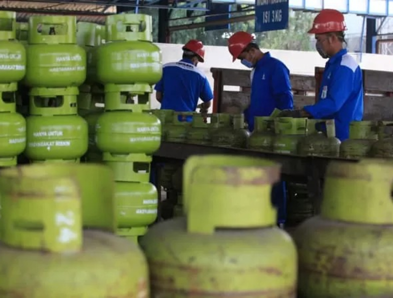 Pertamina pastikan harga LPG 3 kg tetap sesuai HET di pangkalan resmi, tepis isu kenaikan harga.