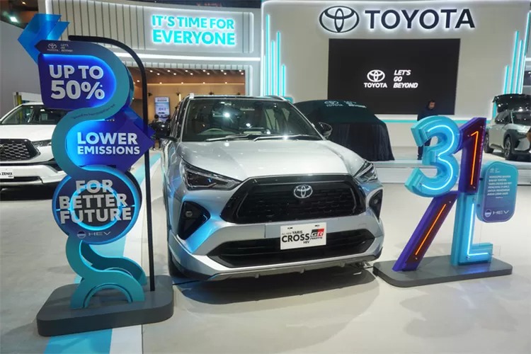 Toyota Indonesia catat lonjakan ekspor kendaraan elektrifikasi hingga 111% pada 2024, bukti daya saing global produk lokal.