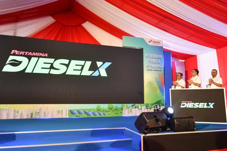 Pertamina luncurkan Diesel X, BBM ramah lingkungan dengan efisiensi tinggi untuk masa depan energi bersih.