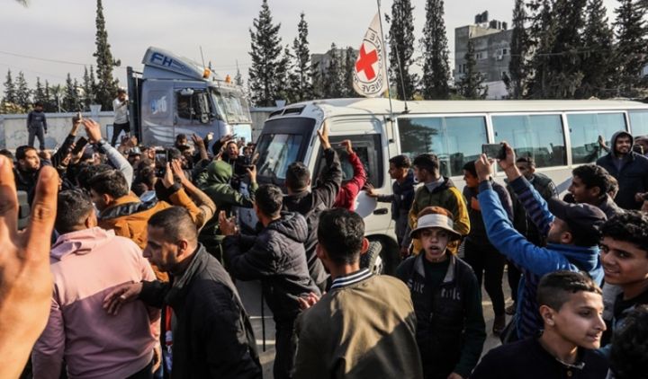 Israel menunda pembebasan 110 tahanan Palestina yang dijadwalkan hari ini, setelah meminta jaminan keamanan terkait pertukaran tawanan.