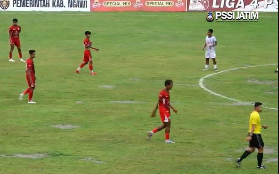 Liga 4 Jatim memanas, Persinga Ngawi vs Arek Malang nyaris ricuh, Laskar Alas Ketonggo pastikan kemenangan di menit akhir.