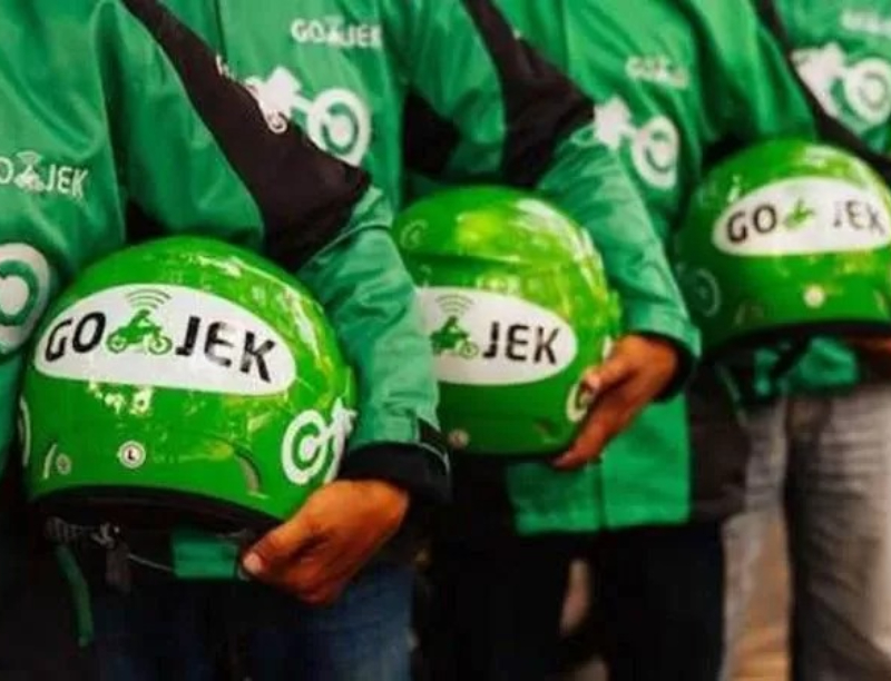 Kemnaker tengah kaji aturan THR untuk driver ojek online demi perlindungan dan kesejahteraan pekerja platform digital.