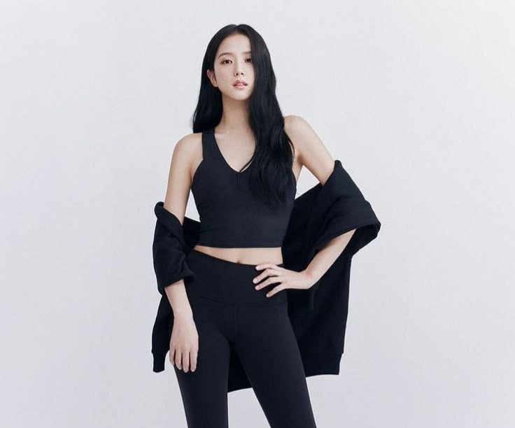 Jisoo BLACKPINK punya tubuh ramping berkat rutin pilates, bukan gym.