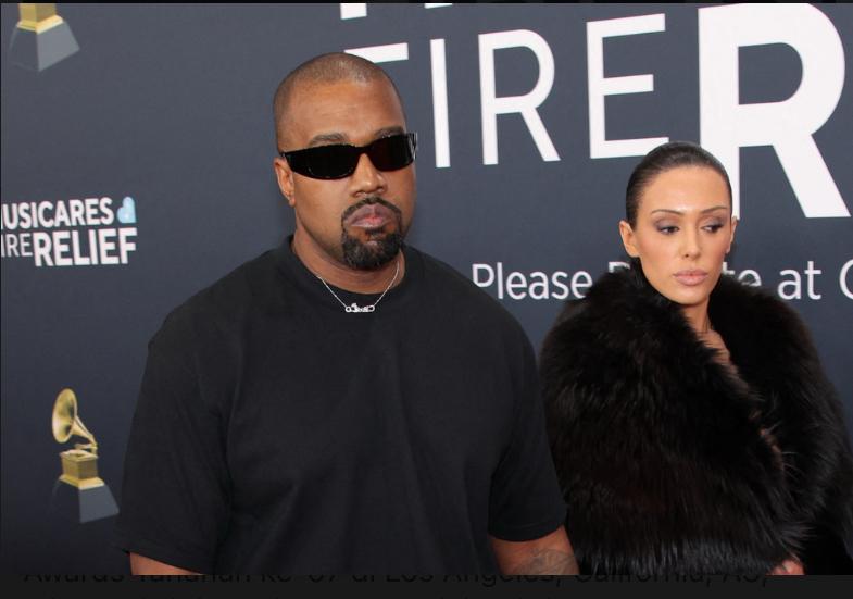 Kanye West dan Bianca Censori saat menghadiri Grammy Awards