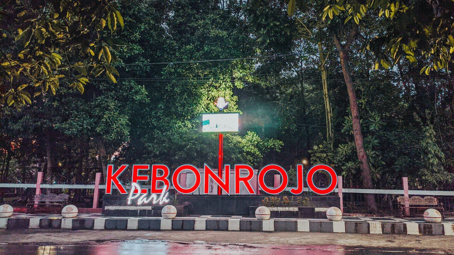 Taman Kebon Rojo Blitar