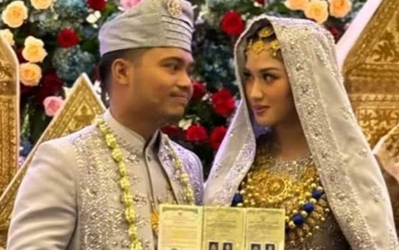 Ochi Rosdiana mantan pemain sinetron 7 harimau akhirnya melepas masa lajang di usia 2 tahun.