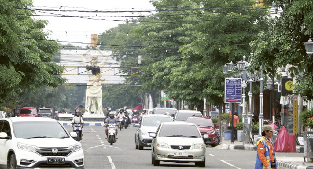 HARGA MATI: Bupati Ponorogo Sugiri Sancoko memimpin rapat pembahasan pemindahan CFD ke HOS Cokroaminoto di Ruang Bantarangin kemarin (3/2/2025).&nbsp;