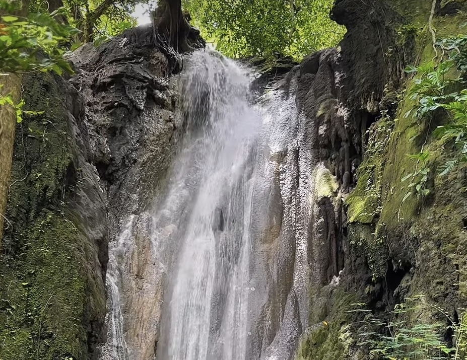 Air Terjun Plasur dengan pesona alam yang bikin decak kagum