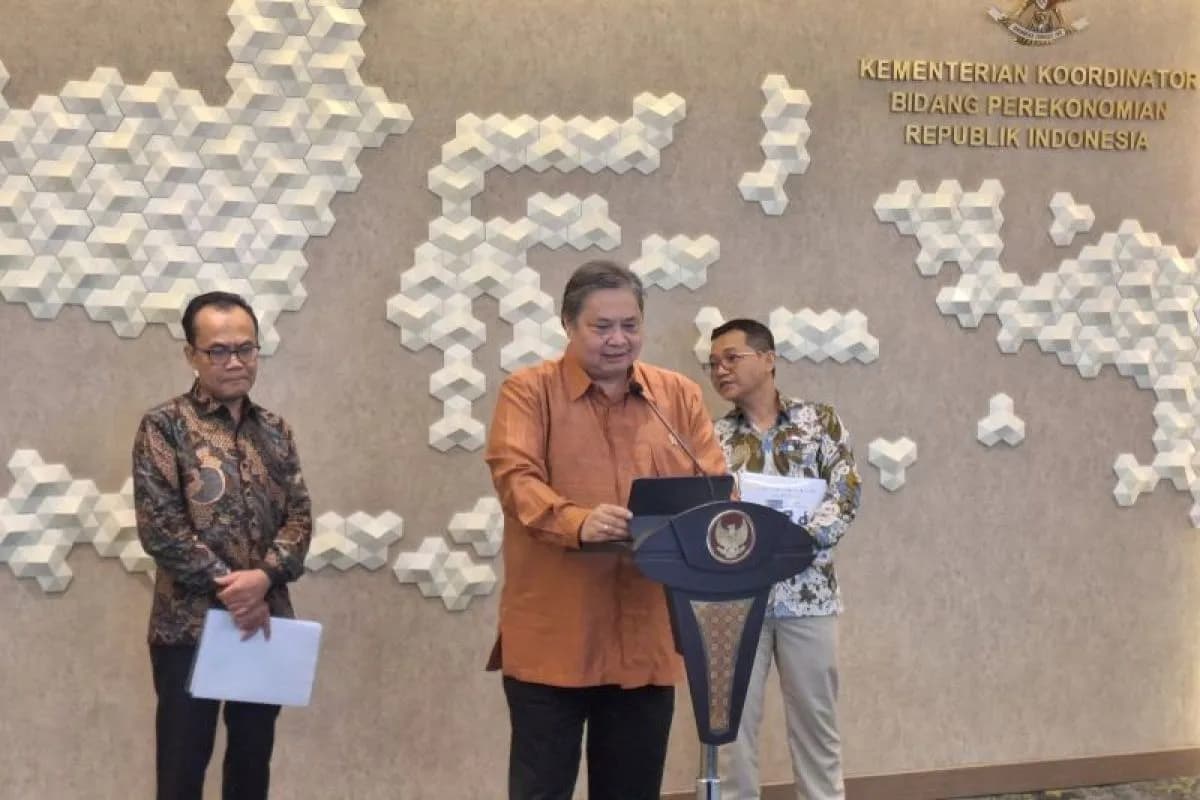 Menteri Koordinator Bidang Perekonomian Airlangga Hartarto saat menggelar konferensi pers di Kantor Kemenko Perekonomian, Jakarta, Rabu, 5 Februari 2025.