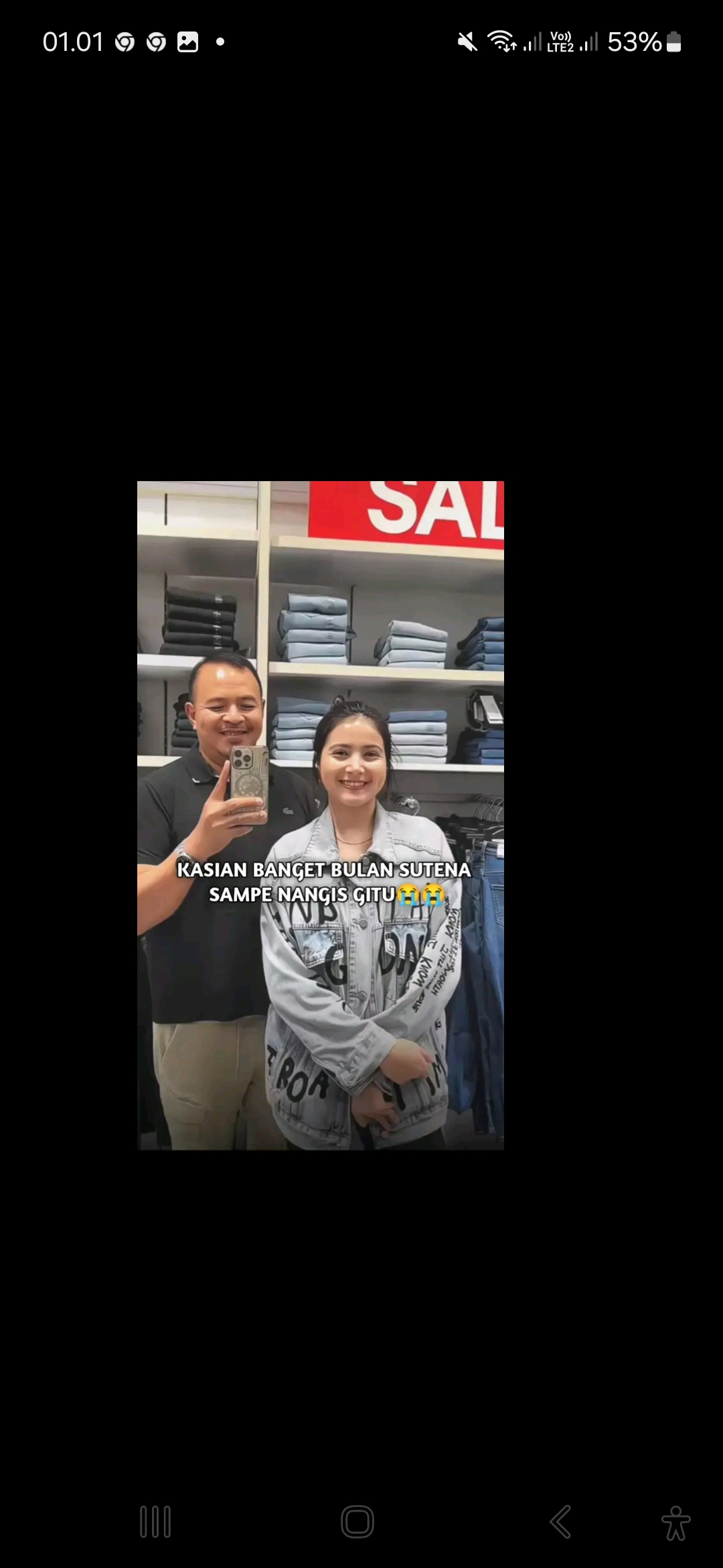 Netizen soroti pria yang bersama Bulan Sutena pasca link viral 8 menit dengan dengan dirinya.