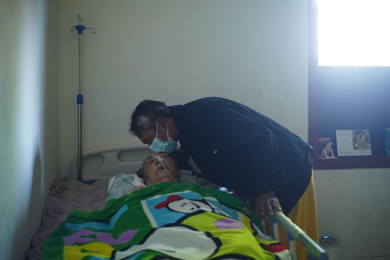 Momen terakhir Bupati Pacitan Indrata Nur Bayuaji saat membesuk ibunda sebelum wafat.