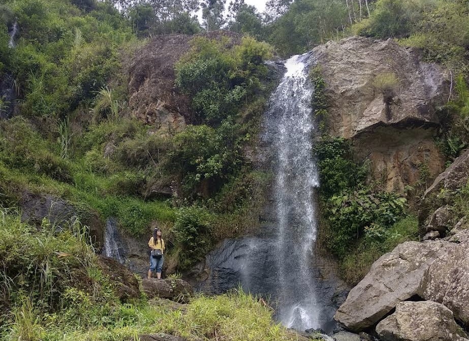 Air terjun Jurang Gandul destinasi wisata Ponorogo dengan pemandangan memukau yang jarang dikunjungi banyak orang.