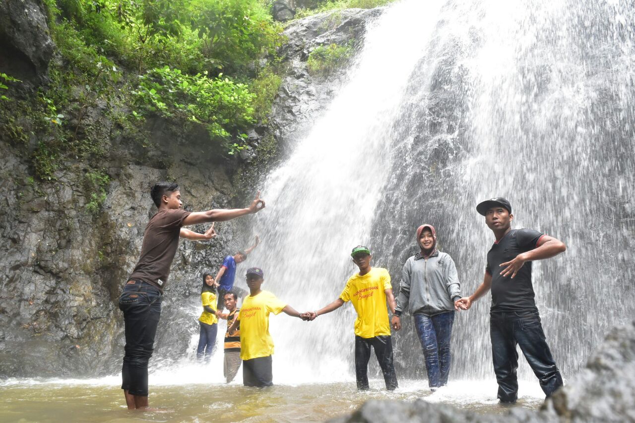 Air Terjun Kedung selain keindahan alamnya yang luar biasa indah, menyimpan mitos khasiat yang dapat membuat pengunjung terlihat lebih muda.