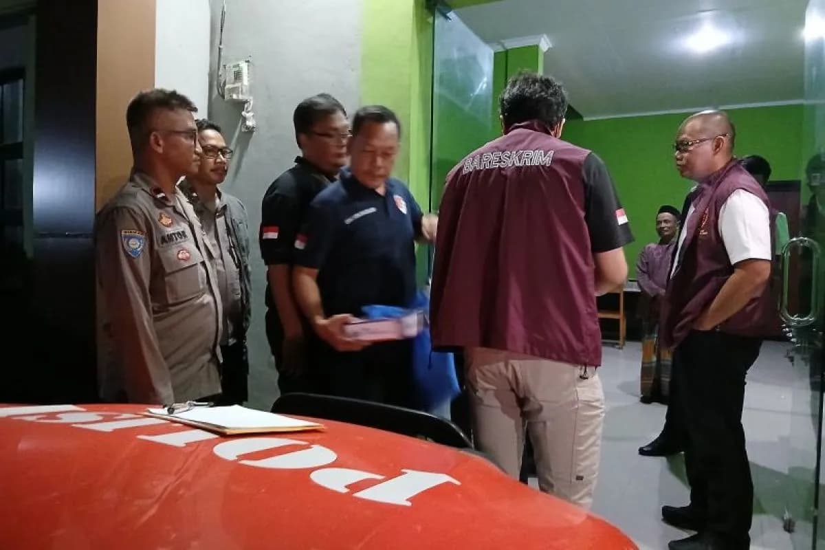Penyidik Direktorat Tindak Pidana Umum (Dittipidum) Bareskrim Polri menggeledah Kantor dan rumah Kepala Desa (Kades) Kohod pada Senin, 10 Februari 2025, malam.