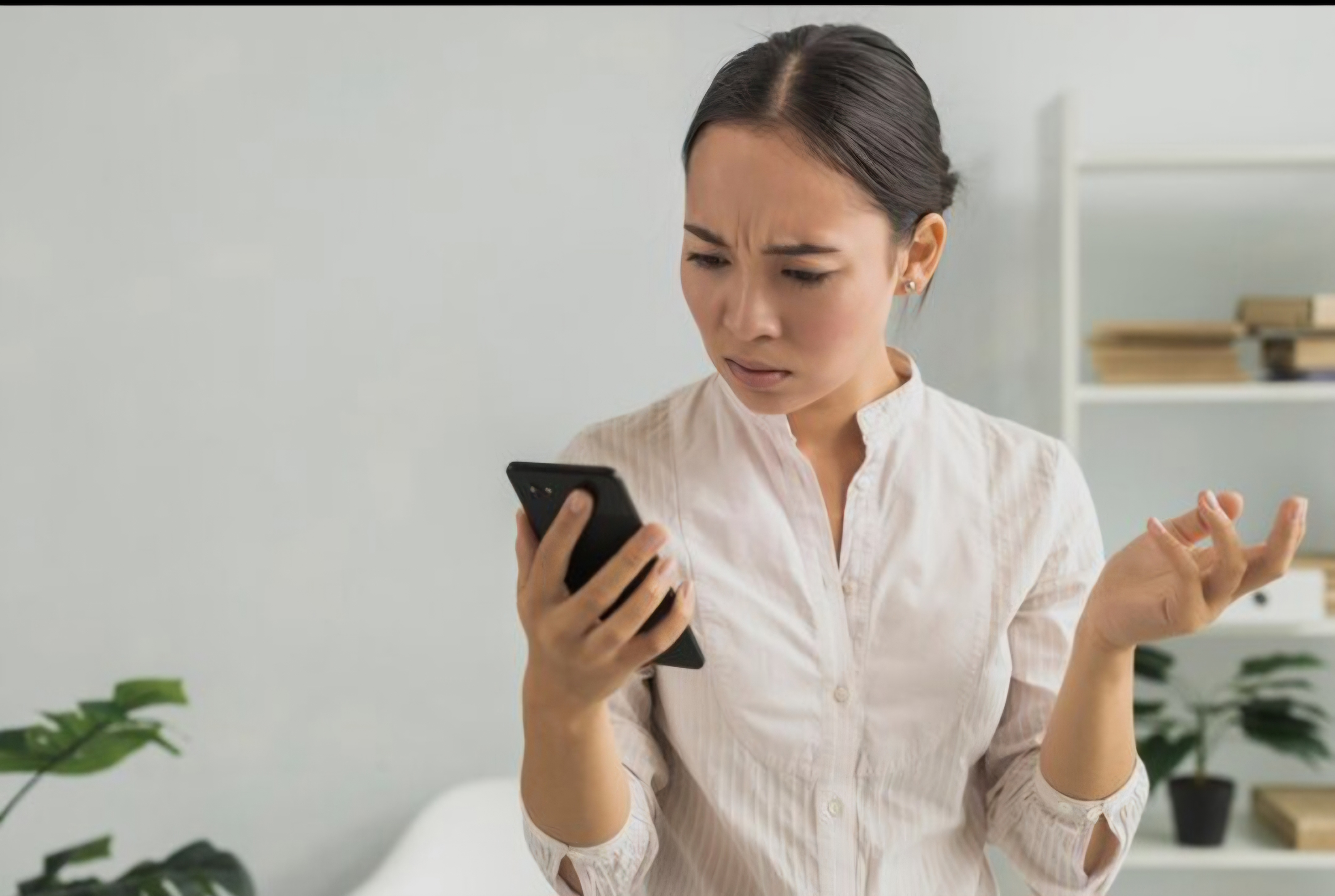 Ilustrasi bingung handphone cache penuh