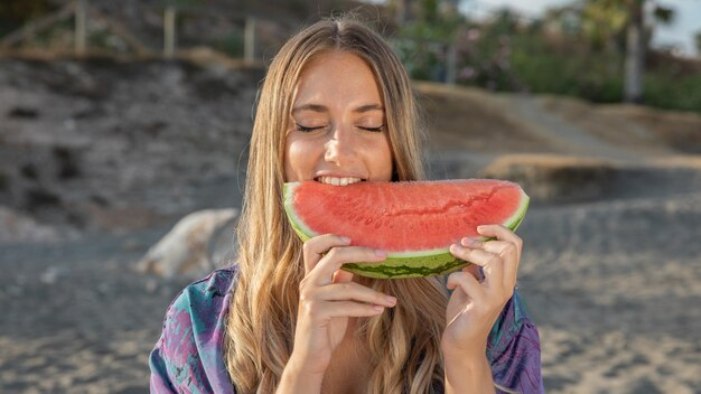 Konsumsi semangka membantu diet dan menjaga berat badan.