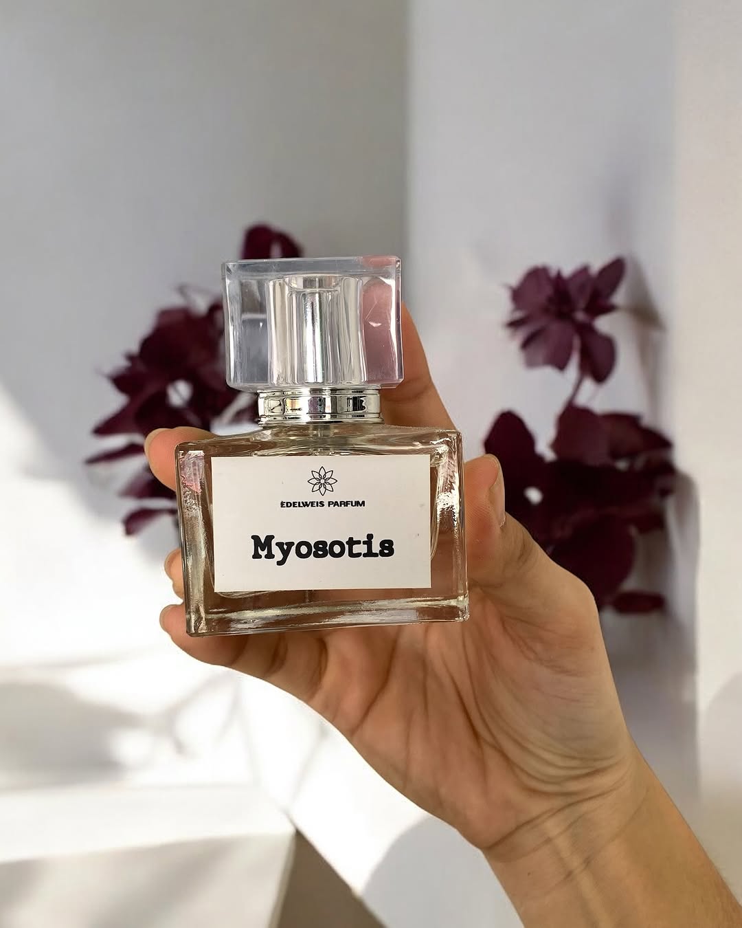 5 Rekomendasi Parfum Wanita dengan Aroma Tahan Lama.
