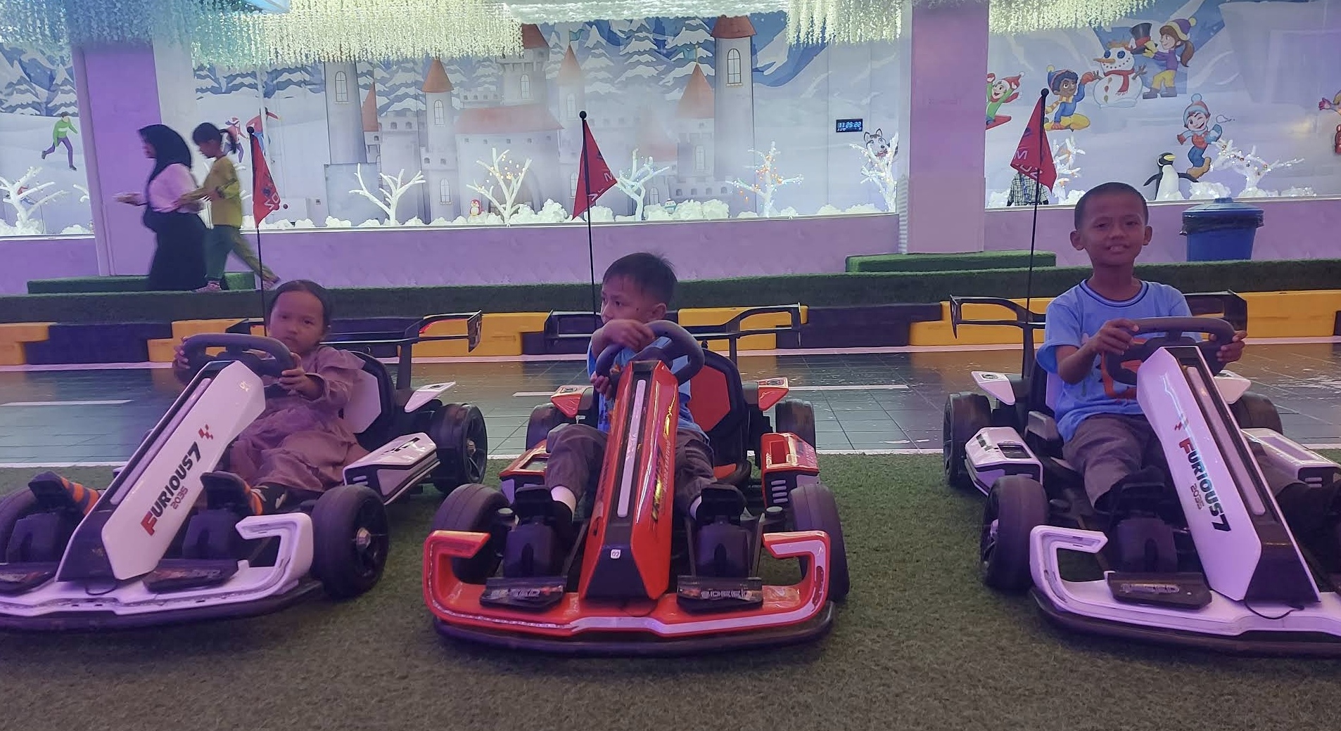 Aktivitas seru di City Garden ITC Surabaya, salah satunya dengan bermain go kart.