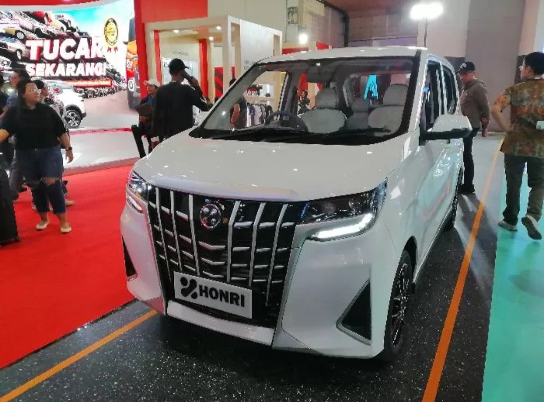 Honri Boma EV, mobil listrik mungil mirip Alphard, resmi hadir di Indonesia.