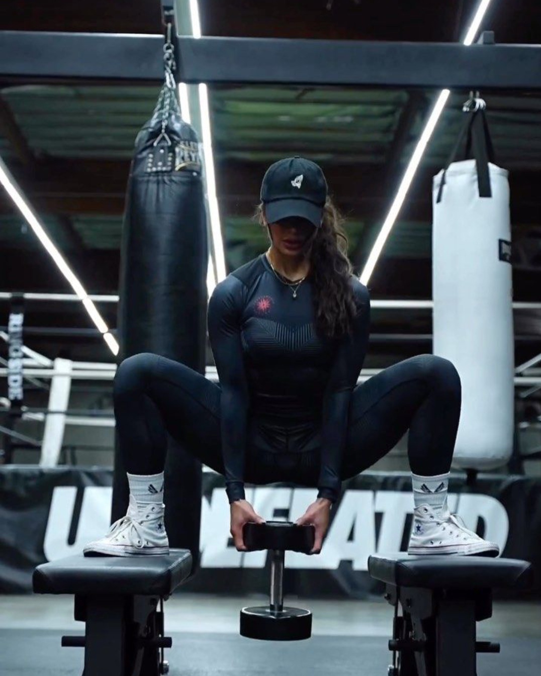 Ilustrasi latihan di gym.