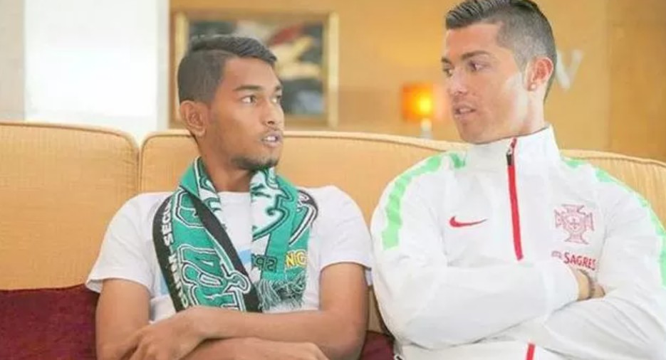 Cristiano Ronaldo bersama Martunis, penyintas Tsunami Aceh.