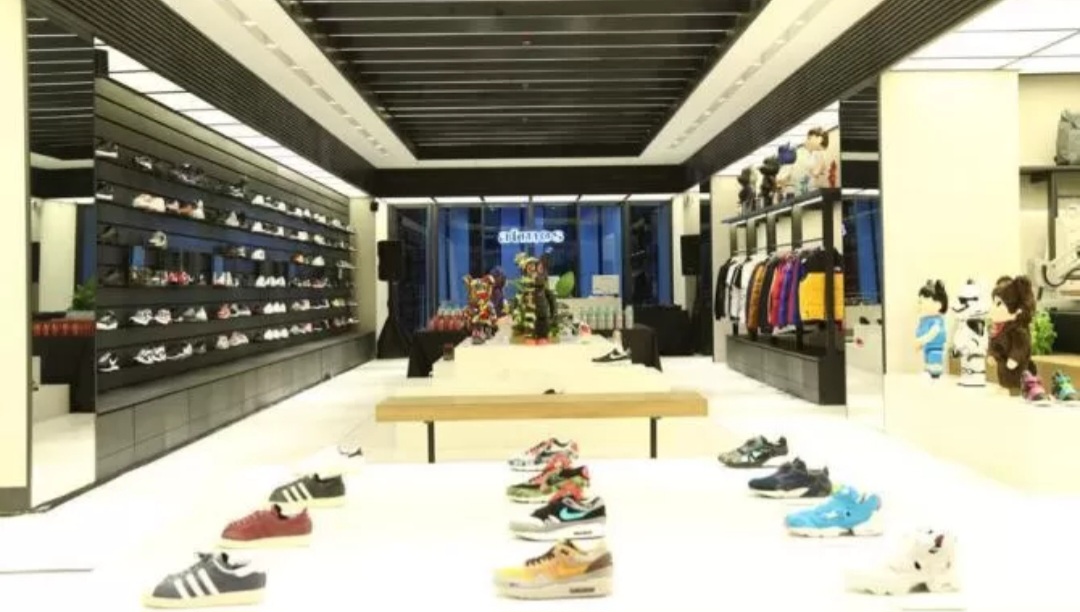 Permintaan sneaker lokal semakin naik.