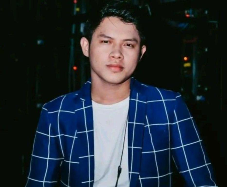 Rony Parulian.
